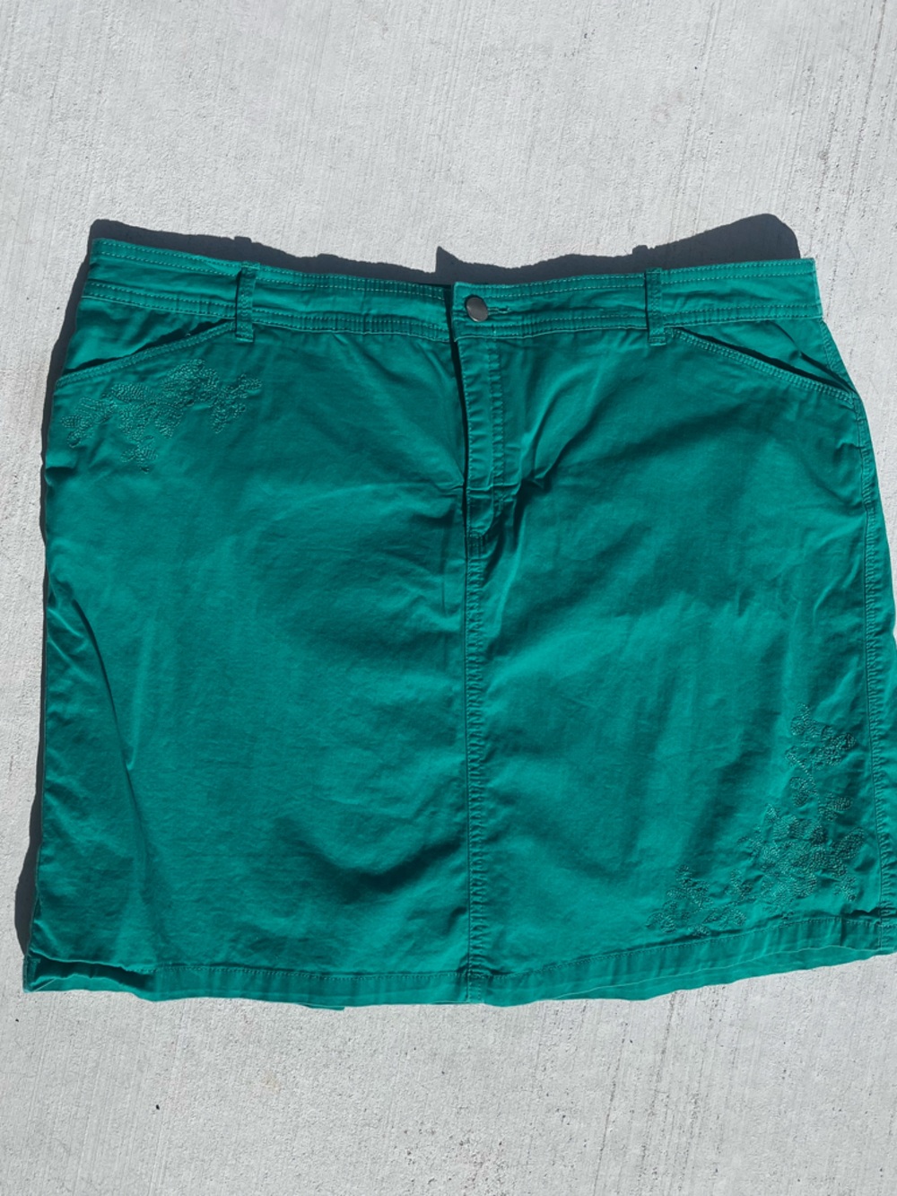 Croft & Barrow Green Mini Skirt | Classic Fit Embroidered Detail Size 18 - Picture 3 of 3